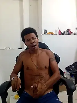 Snapshot of moreno25centimetro chatting on 01/17/26, 04:00 moreno25centimetro online show from 01/17/26, 04:00