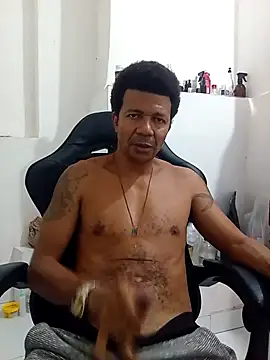 Snapshot of moreno25centimetro chatting on 01/19/26, 01:04 moreno25centimetro online show from 01/19/26, 01:04