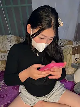 Snapshot of Samcutes chatting on 12/17/25, 01:28 Samcutes online show from 12/17/25, 01:28