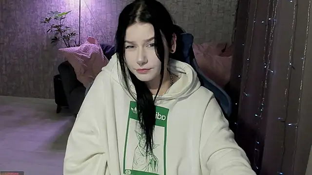 Snapshot of AlinaGreeeen chatting on 09/12/25, 06:46 AlinaGreeeen online show from 09/12/25, 06:46