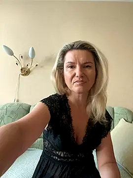 AliceSwan4011 online show from 09/19/25, 02:51