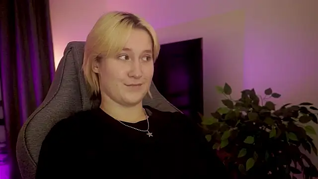 Snapshot of CinBellamy chatting on 10/27/25, 03:54 CinBellamy online show from 10/27/25, 03:54