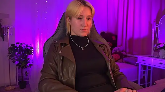 Snapshot of CinBellamy chatting on 10/29/25, 05:53 CinBellamy online show from 10/29/25, 05:53