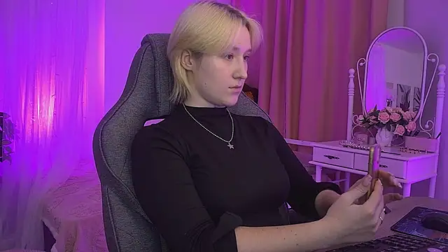 Snapshot of CinBellamy chatting on 11/02/25, 06:27 CinBellamy online show from 11/02/25, 06:27