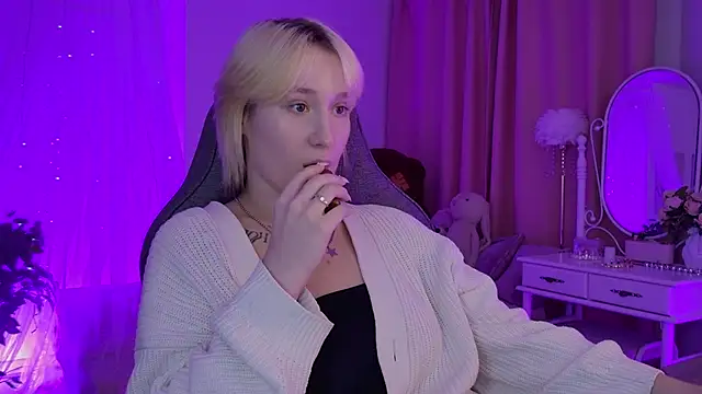 Snapshot of CinBellamy chatting on 11/09/25, 05:17 CinBellamy online show from 11/09/25, 05:17