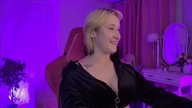 Snapshot of CinBellamy chatting on 11/10/25, 05:50 CinBellamy online show from 11/10/25, 05:50