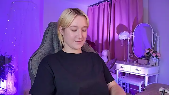 Snapshot of CinBellamy chatting on 11/12/25, 03:07 CinBellamy online show from 11/12/25, 03:07