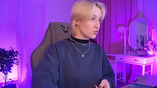 Snapshot of CinBellamy chatting on 01/07/26, 02:14 CinBellamy online show from 01/07/26, 02:14