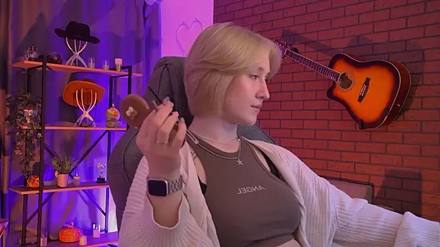 Snapshot of CinBellamy chatting on 03/15/26, 04:07 CinBellamy online show from 03/15/26, 04:07