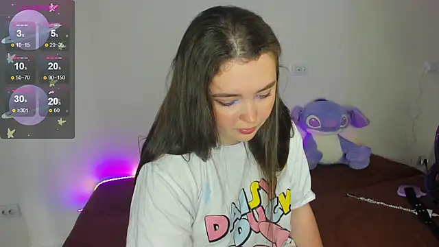 Snapshot of Alice_next_door chatting on 09/21/25, 10:28 Alice next door online show from 09/21/25, 10:28