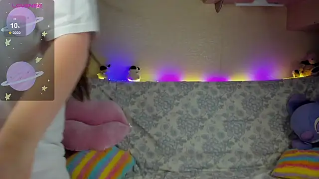 Snapshot of Alice_next_door chatting on 11/13/25, 08:57 Alice next door online show from 11/13/25, 08:57