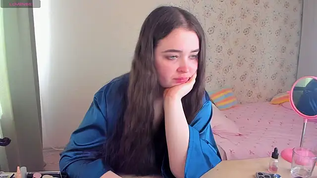 Snapshot of Alice_next_door chatting on 04/16/26, 11:00 Alice next door online show from 04/16/26, 11:00