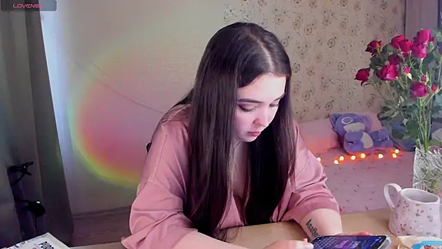 Snapshot of Alice_next_door chatting on 04/24/26, 11:34 Alice next door online show from 04/24/26, 11:34