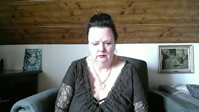 Snapshot of TiffanyMature chatting on 05/05/26, 08:11 TiffanyMature online show from 05/05/26, 08:11