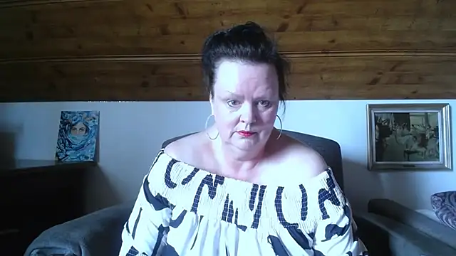 Snapshot of TiffanyMature chatting on 05/20/26, 02:01 TiffanyMature online show from 05/20/26, 02:01