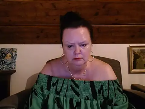 Snapshot of TiffanyMature chatting on 05/26/26, 08:27 TiffanyMature online show from 05/26/26, 08:27