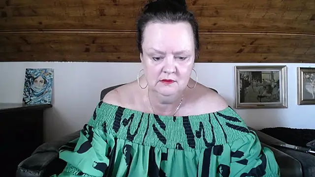 Snapshot of TiffanyMature chatting on 06/02/26, 03:03 TiffanyMature online show from 06/02/26, 03:03