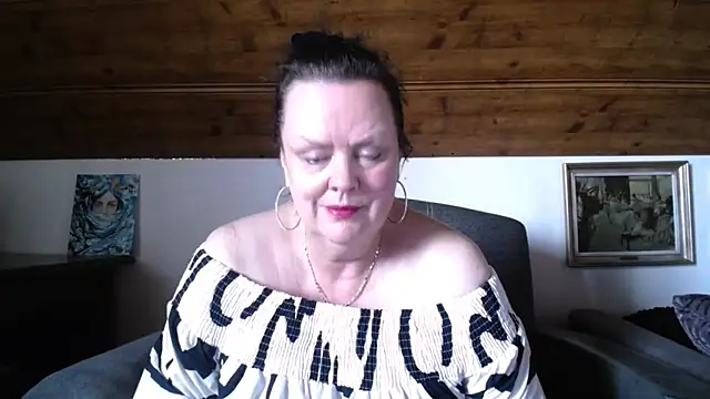 Snapshot of TiffanyMature chatting on 06/09/26, 05:24 TiffanyMature online show from 06/09/26, 05:24