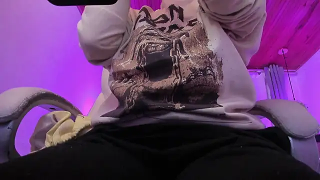 kurito  online show from 11/08/25, 03:18