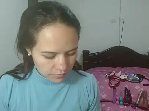 Snapshot of yarafuckass chatting on 10/17/25, 08:22 yarafuckass online show from 10/17/25, 08:22