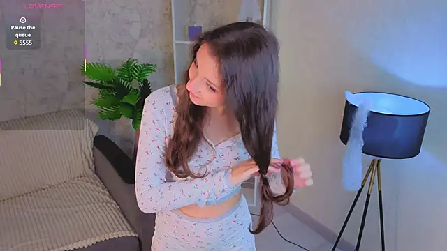 Snapshot of GiseleLamos chatting on 11/23/25, 03:28 GiseleLamos online show from 11/23/25, 03:28