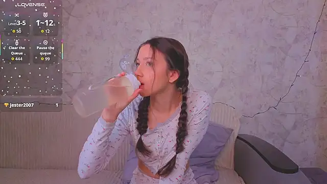 Snapshot of GiseleLamos chatting on 12/18/25, 03:45 GiseleLamos online show from 12/18/25, 03:45