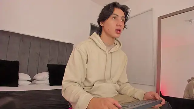 AlexanderHall online show from 09/20/25, 12:22