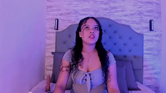 ValeriaJulio  online show from 09/30/25, 11:48