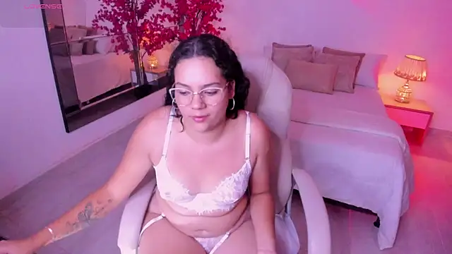 karlie small online show from 04/29/26, 07:42