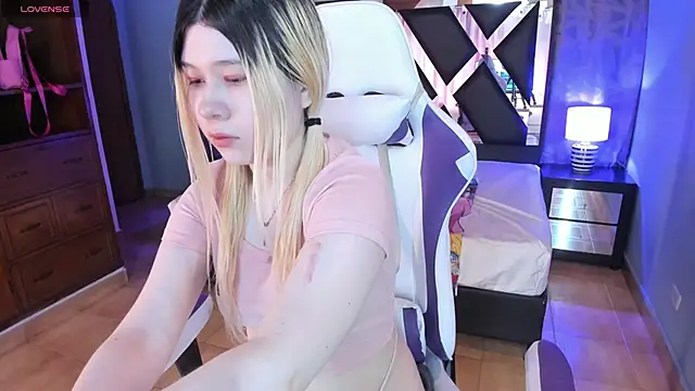 Melody Lolii online show from 10/10/25, 11:09