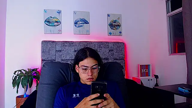 dirty model online show from 09/19/25, 04:03