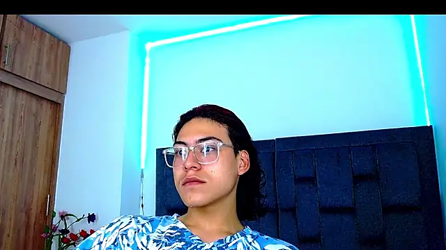 dirty model online show from 10/01/25, 08:37