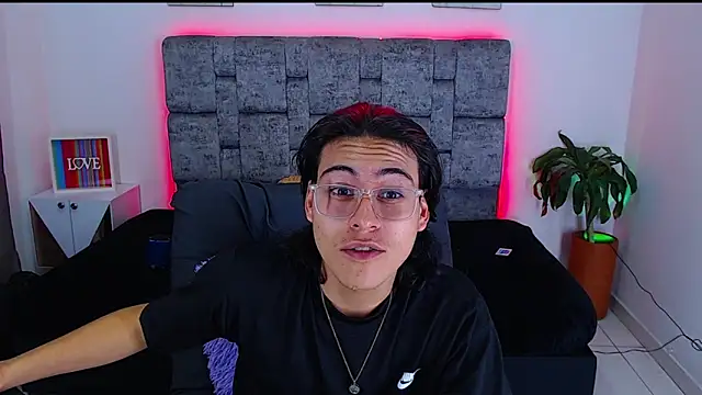 dirty model online show from 10/04/25, 12:52