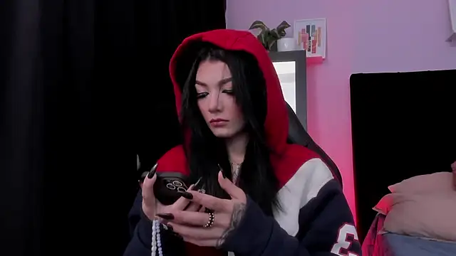 Snapshot of emmabridgerton chatting on 01/09/26, 09:27 emmabridgerton online show from 01/09/26, 09:27