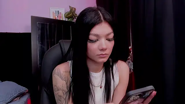 Snapshot of emmabridgerton chatting on 02/04/26, 07:47 emmabridgerton online show from 02/04/26, 07:47