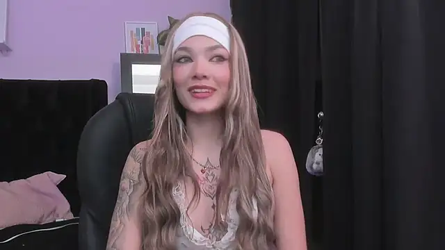 Snapshot of emmabridgerton chatting on 02/06/26, 12:19 emmabridgerton online show from 02/06/26, 12:19