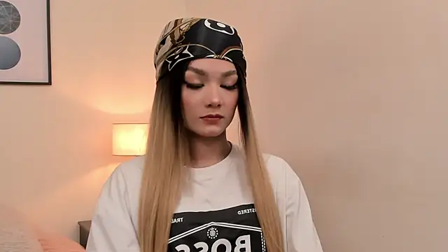 Snapshot of emmabridgerton chatting on 02/11/26, 10:15 emmabridgerton online show from 02/11/26, 10:15