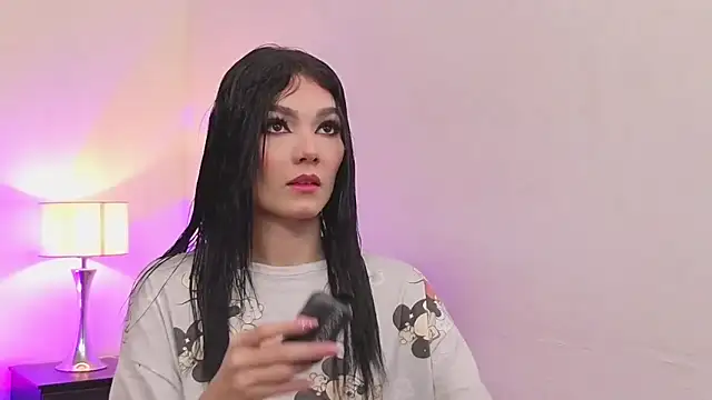 Snapshot of emmabridgerton chatting on 02/28/26, 09:38 emmabridgerton online show from 02/28/26, 09:38