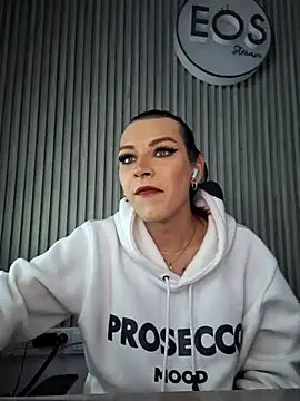 Snapshot of Lilith_Zamara chatting on 11/26/25, 01:17 Lilith Zamara online show from 11/26/25, 01:17