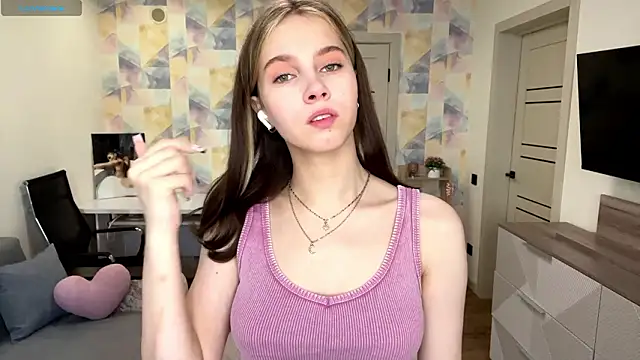 NylaNadler online show from 02/11/26, 06:07