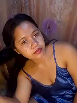 Snapshot of hotmomma8 chatting on 05/05/26, 04:48 hotmomma8 online show from 05/05/26, 04:48