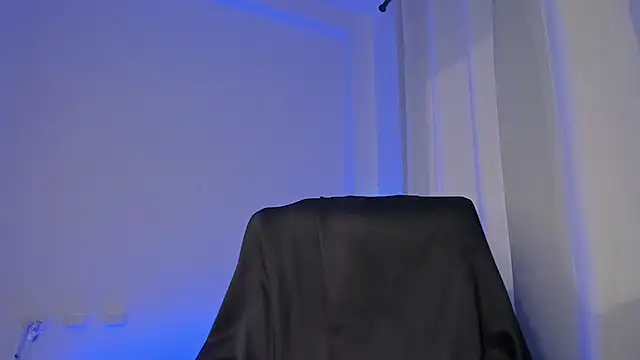 Snapshot of nathan_blake chatting on 12/18/25, 01:28 nathan blake online show from 12/18/25, 01:28