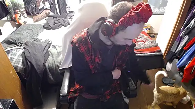 Snapshot of womenhateme69 chatting on 10/16/25, 04:46 womenhateme69 online show from 10/16/25, 04:46