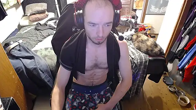 Snapshot of womenhateme69 chatting on 10/17/25, 10:01 womenhateme69 online show from 10/17/25, 10:01