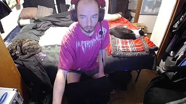 Snapshot of womenhateme69 chatting on 11/04/25, 12:15 womenhateme69 online show from 11/04/25, 12:15