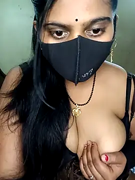 Snapshot of reena502 chatting on 04/18/26, 05:00 reena502 online show from 04/18/26, 05:00