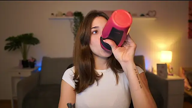 Snapshot of kissie_cat chatting on 12/19/25, 03:19 kissie cat online show from 12/19/25, 03:19