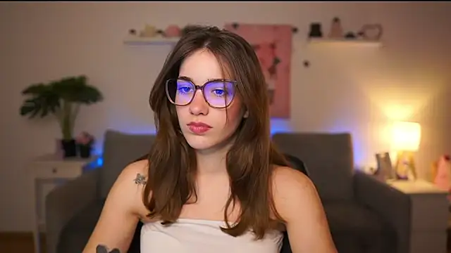 Snapshot of kissie_cat chatting on 02/02/26, 02:05 kissie cat online show from 02/02/26, 02:05