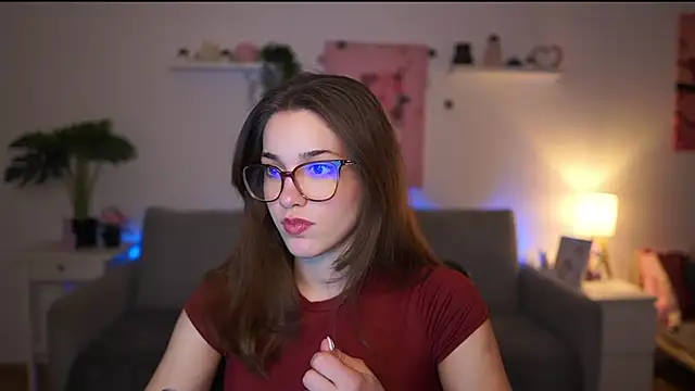 Snapshot of kissie_cat chatting on 02/16/26, 02:13 kissie cat online show from 02/16/26, 02:13