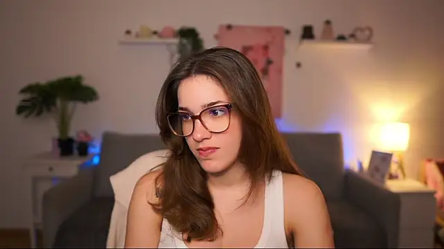 Snapshot of kissie_cat chatting on 02/18/26, 02:13 kissie cat online show from 02/18/26, 02:13